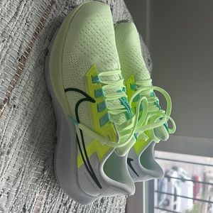 Worn once! Nike Women's Air Zoom Pegasus 38 Running Shoes